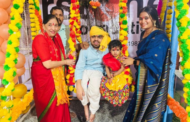 जन्माष्टमी पर कृष्ण और राधा बन दिव्यांग बच्चों ने दर्शकों का मोहा मन