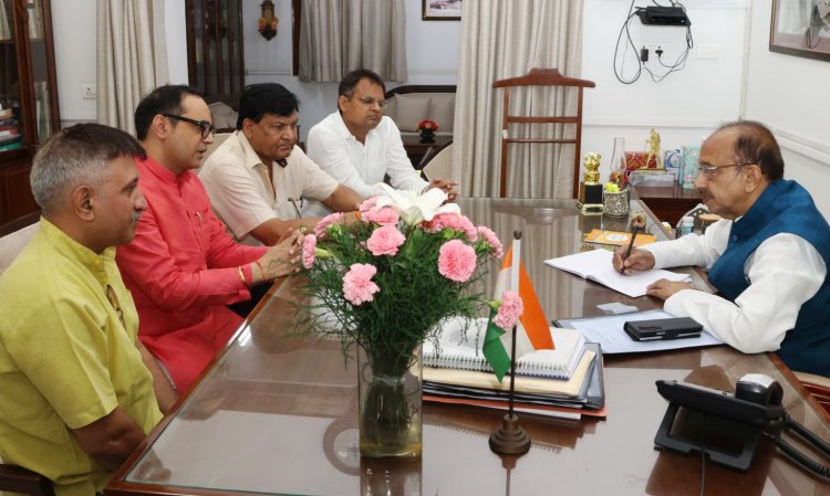 कुत्तों की समस्या पर फोनरवा टीम ने की पूर्व केंद्रीय मंत्री विजय गोयल से मुलाकात