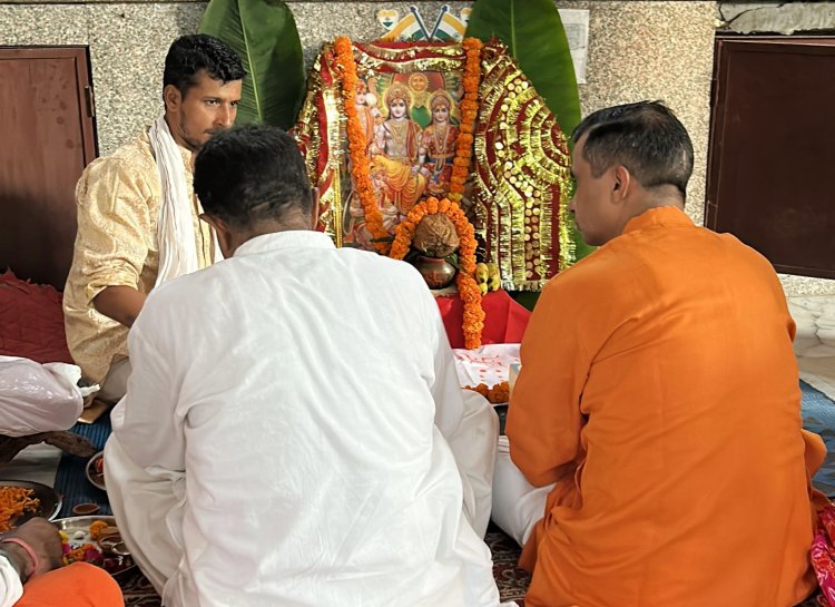 डॉ आर के सिन्हा के स्वास्थ लाभ हेतु चित्रगुप्त मंदिर मे हुआ सुंदर कांड पाठ