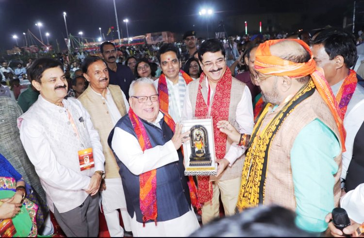 उगते हुए सूर्य को अर्घ देकर हुआ छठ महाव्रत सम्पन्न