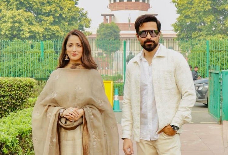 यामी गौतम और इमरान हाशमी ने सुप्रीम कोर्ट के बाहर रीक्रिएट किया ‘हक़’ का आइकॉनिक पोस्टर