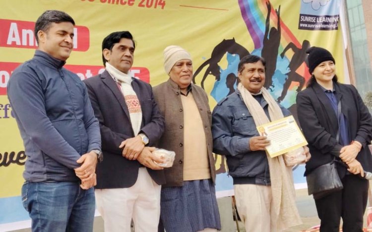 कविता के माध्यम से विशिष्ट अतिथि पंडित साहित्य चंचल ने किया खेलों के प्रति जागरूक