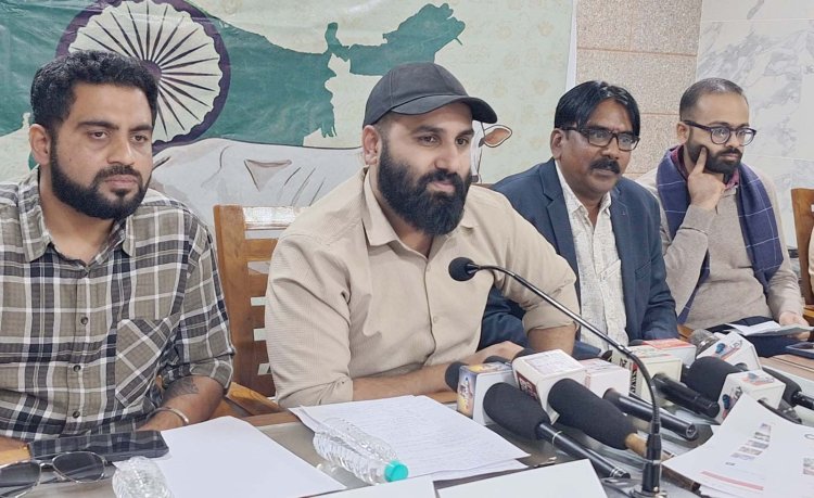 भारत में रेबीज संक्रमण, पशु क्रूरता और आवारा जानवरों के गलत आंकड़े पेश किए जाते हैं- संक्षय बब्बर