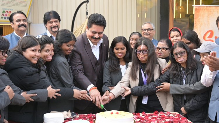 शीरोज़ हैंगआउट कैफ़े में मनाया गया इंडियन ऑयल पाइपलाइन्स डे 2026, सर्वाइवर्स के सशक्तिकरण पर रहा फोकस