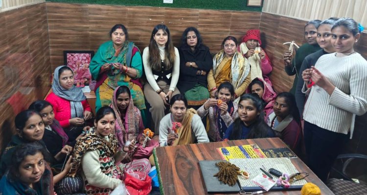 विद्या देवी स्कूल ऑफ क्रोशिया एवं निटिंग में सहायक आयुक्त उद्योग ने किया निरीक्षण, महिलाओं के हुनर की सराहना