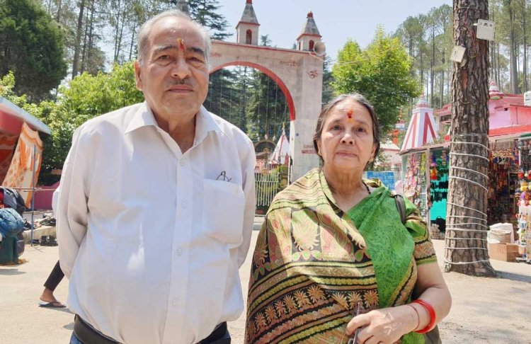 बुजुर्ग दंपत्ति की जिंदगी व्हीलचेयर तक सिमटकर रह गई थी, फोर्टिस में इलाज के बाद दोबारा चलने-फिरने में हुए समर्थ