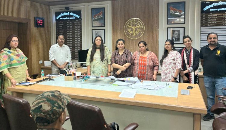 स्कूलों में पढाई के समय में कटौती से नाराज अभिभावकों ने जिलाधिकारी से मिल रोष प्रकट किया