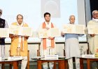 केन्द्रीय मंत्री सिंधिया ने हिन्दी पत्रकारिता द्विशताब्दी पर जारी किया स्मारक डाक टिकट