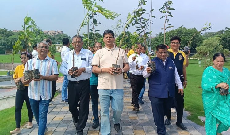 पर्यावरण पहरुओं का सम्मान, जन- जागरूकता, वृक्षारोपण और     औषधीय पौधों के वितरण के साथ मना लायंस क्लब दिल्ली वेज का पर्यावरण पखवाड़ा