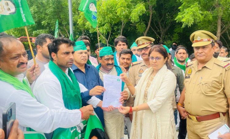 भारतीय किसान संगठन के कार्यकर्ताओं ने किया नोएडा प्राधिकरण पर प्रदर्शन