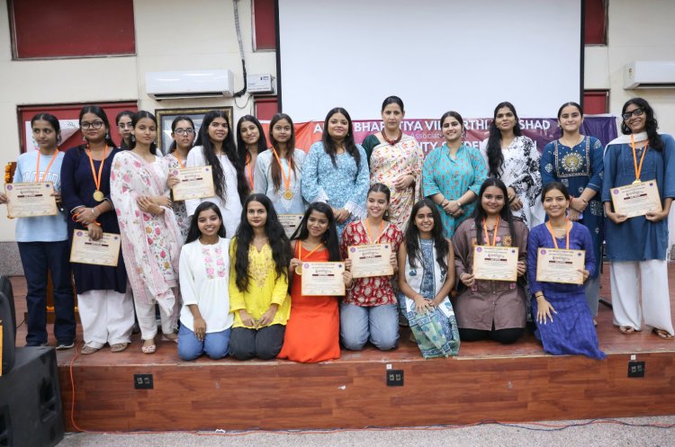डॉ. रश्मि गुप्ता ने स्वयं सिद्धा युवती सम्मेलन में स्वास्थ्य, शिक्षा और अधिकारों को लेकर जागरूक
