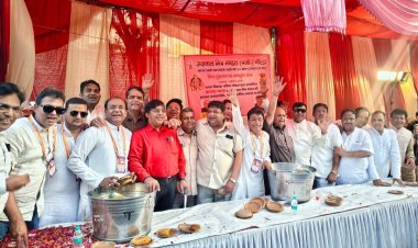 अग्रवाल मित्र मंडल ने किया श्रीमद्भागवत कथा की कलश यात्रा का स्वागत 