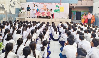 गांधी-शास्त्री जयंती पर बी.एस. मेमोरियल स्कूल में सपा नेताओं ने बच्चों को बांटे पुरस्कार