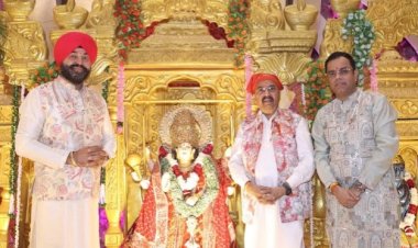 नोएडा पंजाबी समाज की माता की चौकी एवं डांडिया नाइट में लोगों ने की सहभागिता