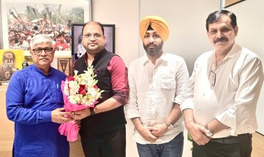 निखिल सिंघल ने कांग्रेस के यूपी प्रभारी राजेंद्र पाल गौतम से की मुलाकात, नोएडा की रजिस्ट्री और मेट्रो कनेक्टिविटी के मुद्दों पर हुई चर्चा