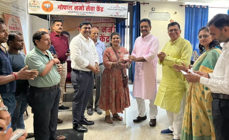 गोपाल नमो सेवा केंद्र पर समाज कल्याण मंत्री और भाजपा राष्ट्रीय प्रवक्ता ने वितरित किए आयुष्मान और ई-श्रम कार्ड 
